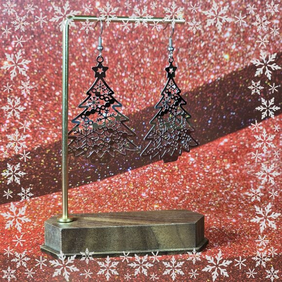 2/$15 Christmas Tree Stainless Steel Dangle Earrings (NWOT) - Picture 1 of 5